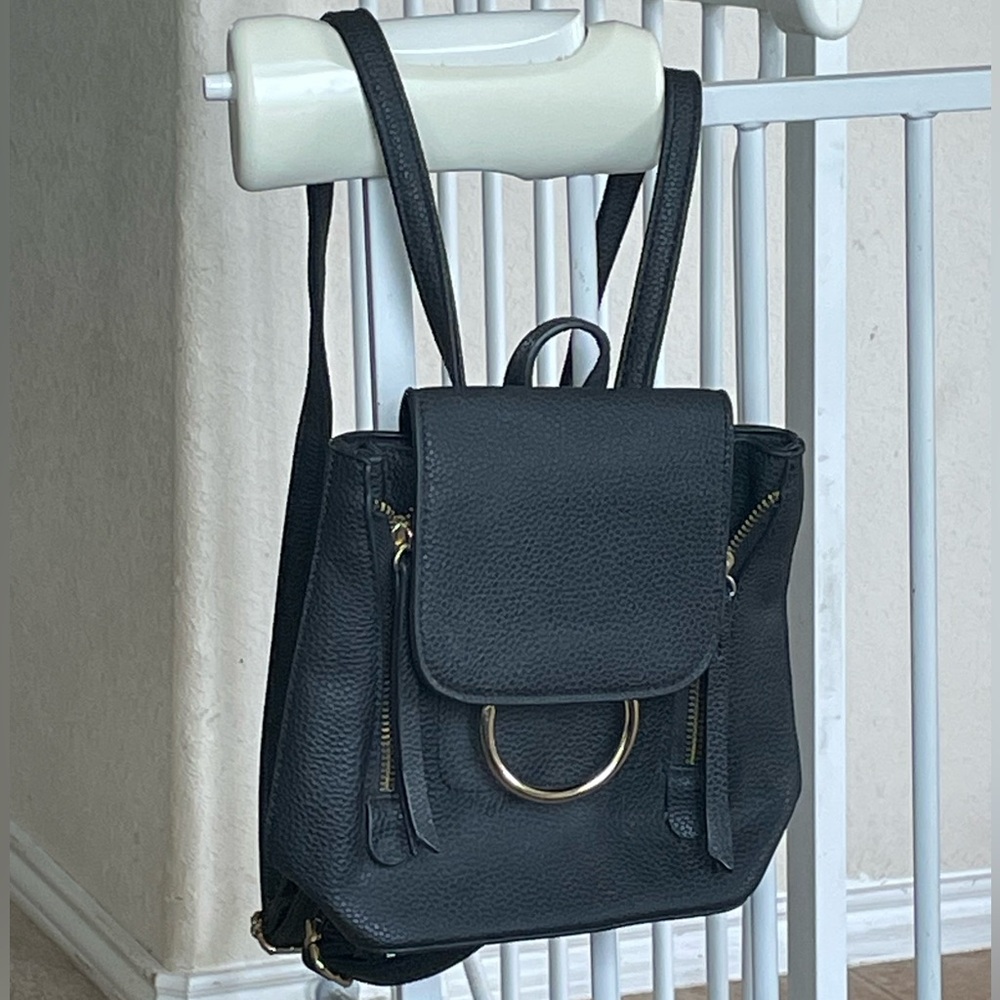 ❤️Small black backpack purse - like new